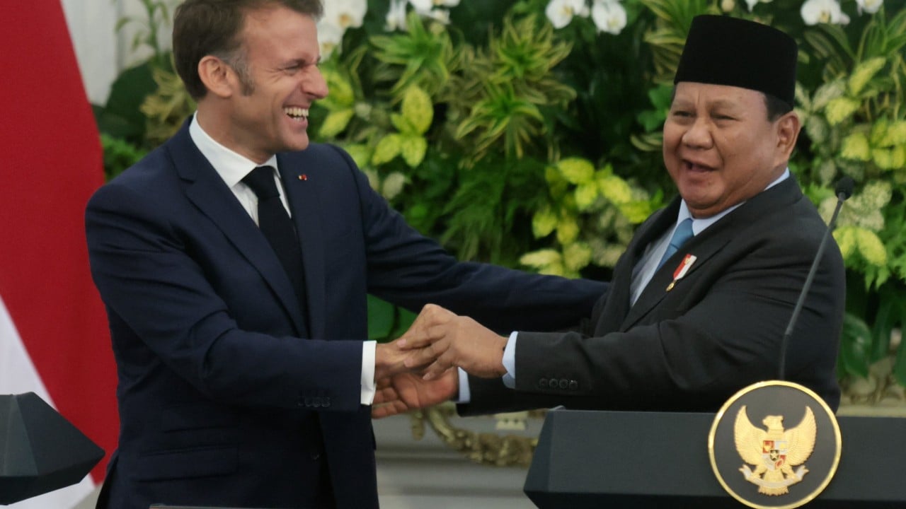 Macron touts defence ties in Indonesia, backs Prabowo’s push for Palestine