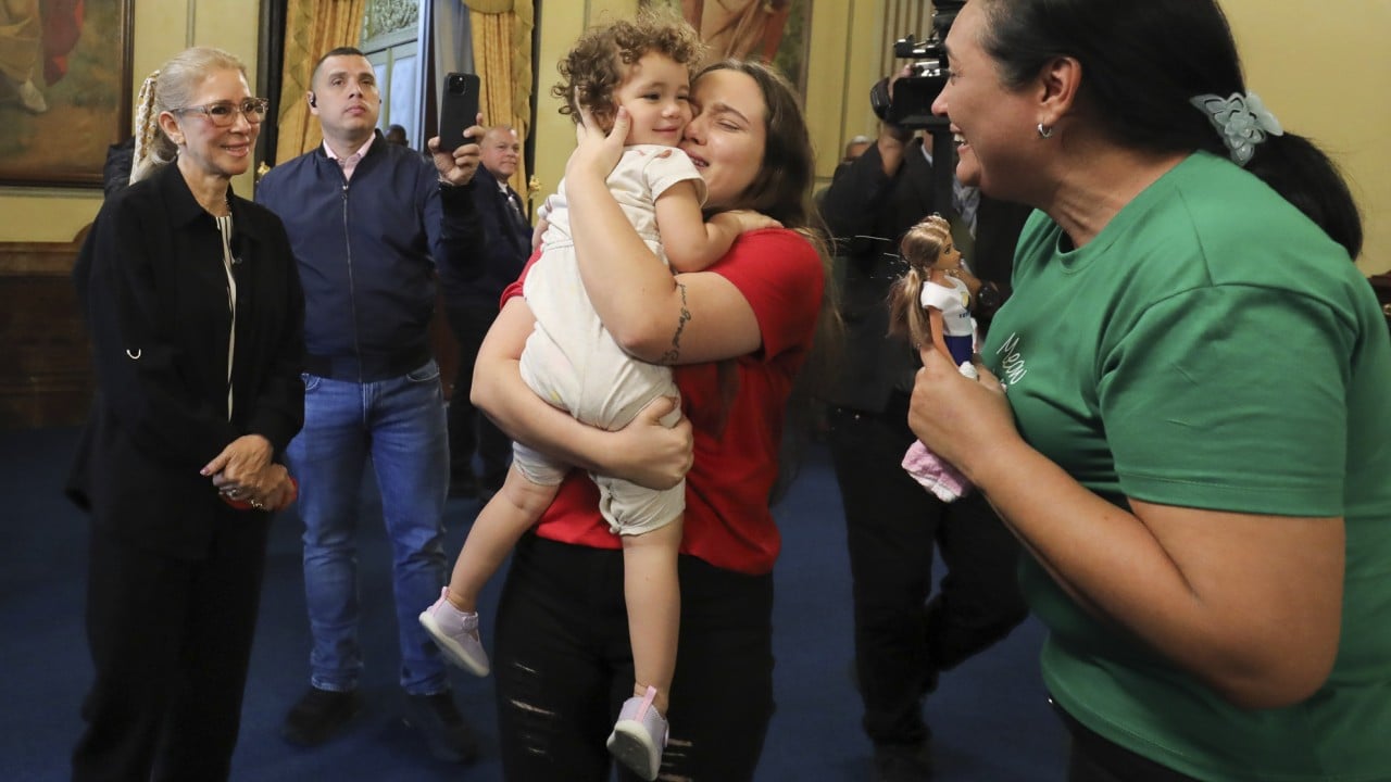 2-year-old girl reunites with mother in Venezuela after US deportation