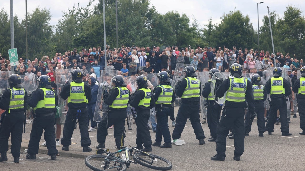 UK to toughen skilled worker visa rules in immigration overhaul