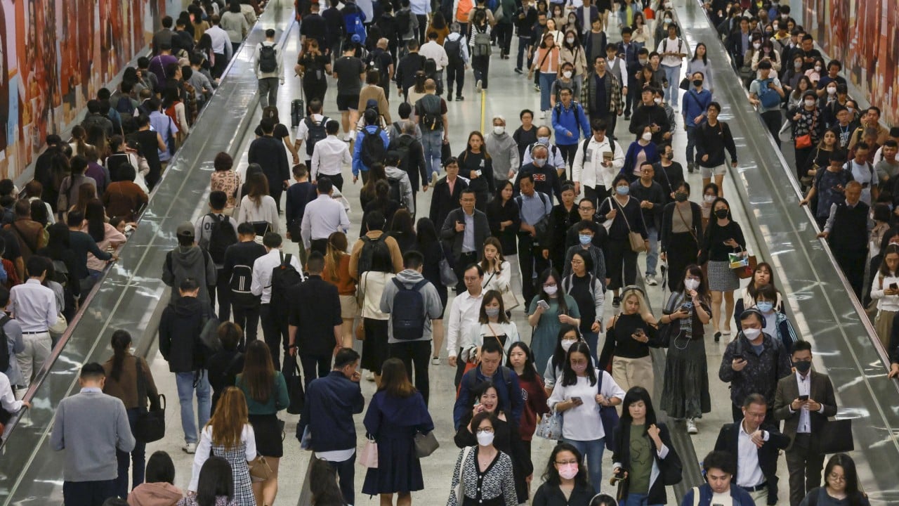 Who are better off after MPF mechanism abolition, Hong Kong workers or bosses?