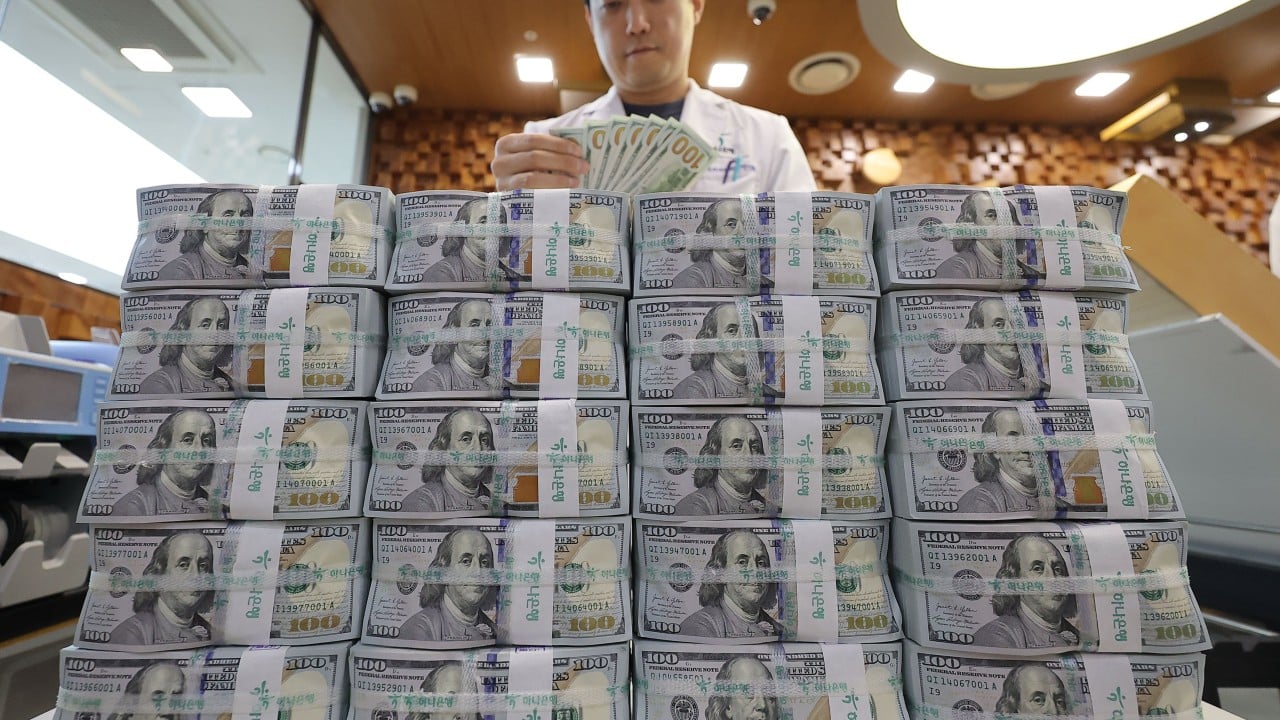 Trump is trying to pull the dollar carpet from under the monetary system