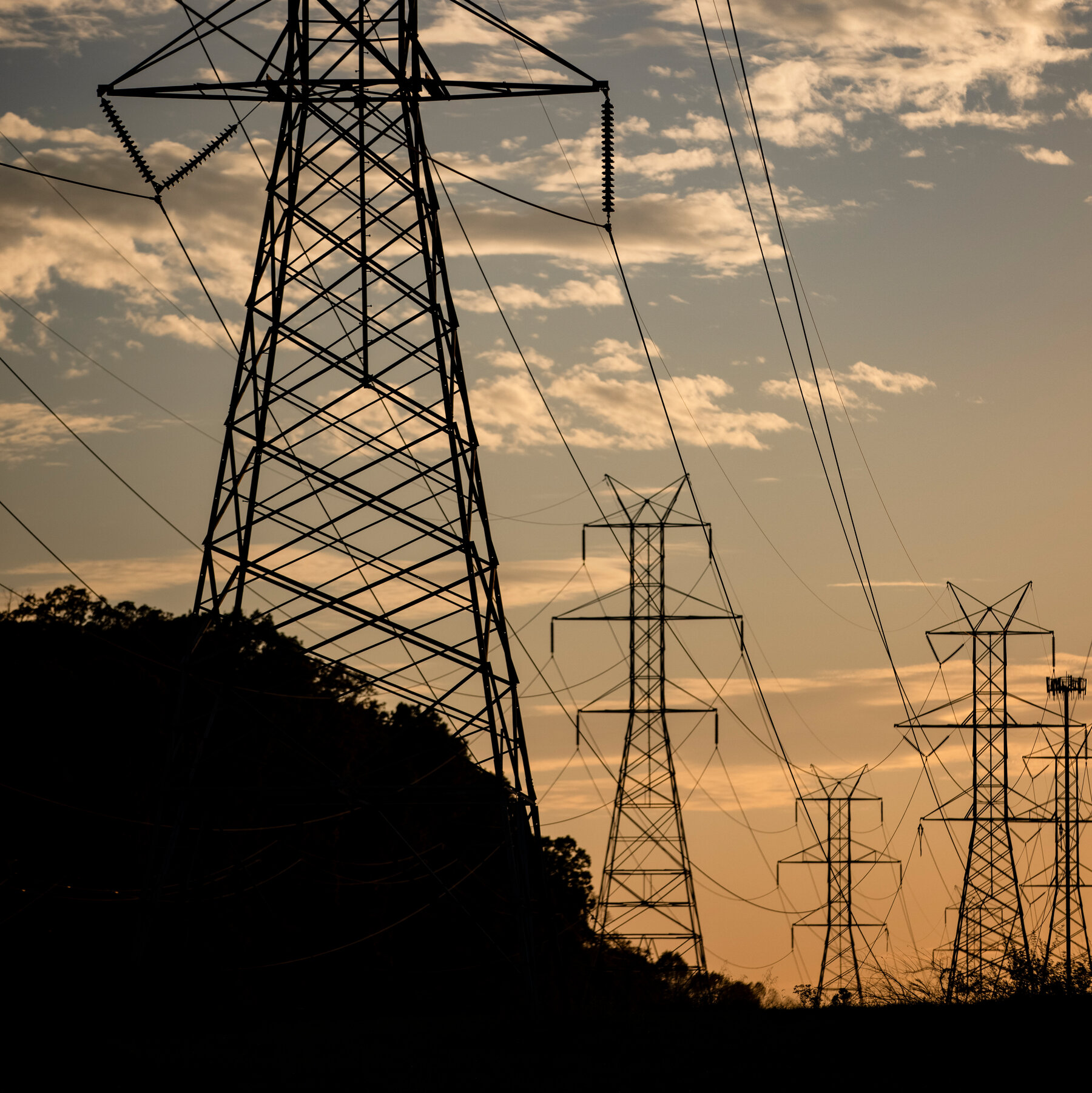 As Energy Costs Surge, Eastern Governors Blame a Grid Manager