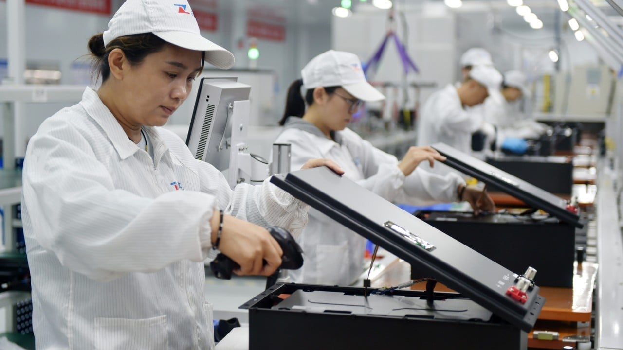 Next-generation battery expert Zhou Jianbin leaves US for China amid global race