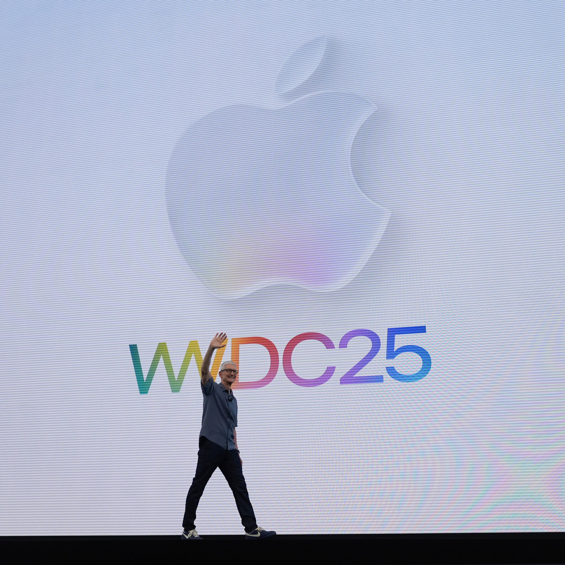 Apple Opens Conference With New iPhone Software Design
