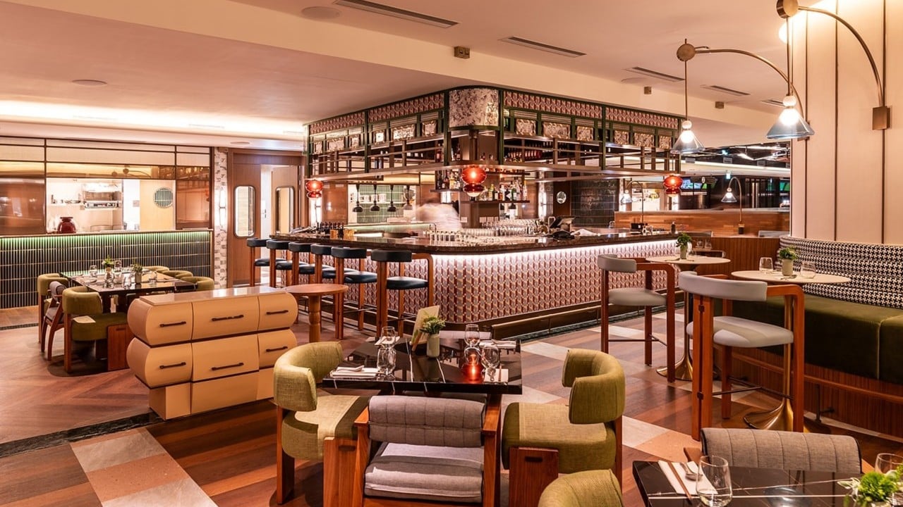 What can consumers learn from collapse of Singaporean 1880 club in Hong Kong?