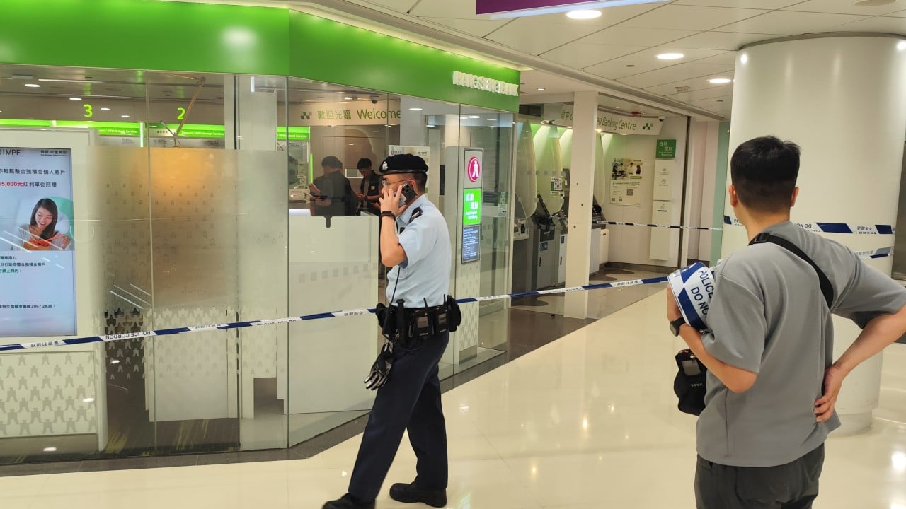 Suspect in Hong Kong bank robbery believed to have fled to mainland China