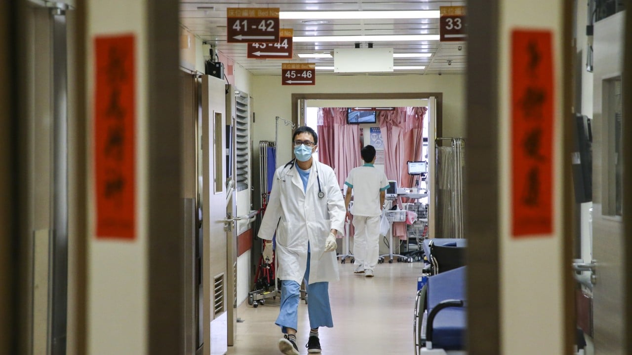 Hong Kong doctors get go-ahead to hold hospital, medical school jobs at same time