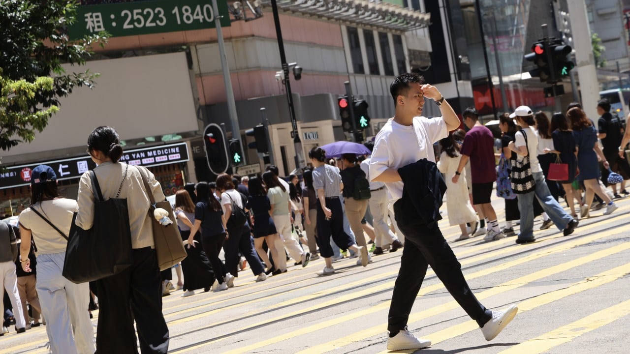 T1 warning to remain in force on Saturday as hot weather grips Hong Kong