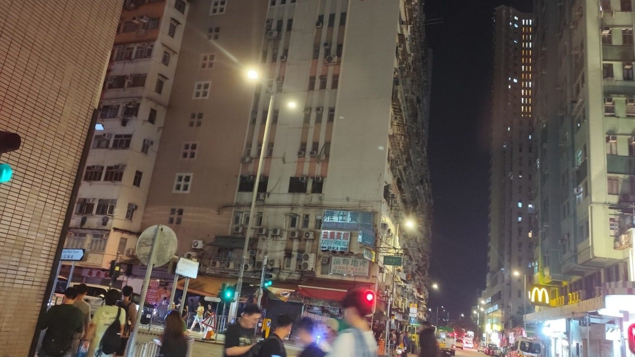 2,000 people left without power in Hong Kong after water leak in building