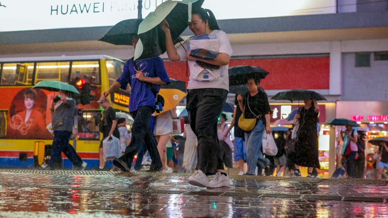 Typhoon Wipha: T9 signal to be issued in Hong Kong at 7.20am