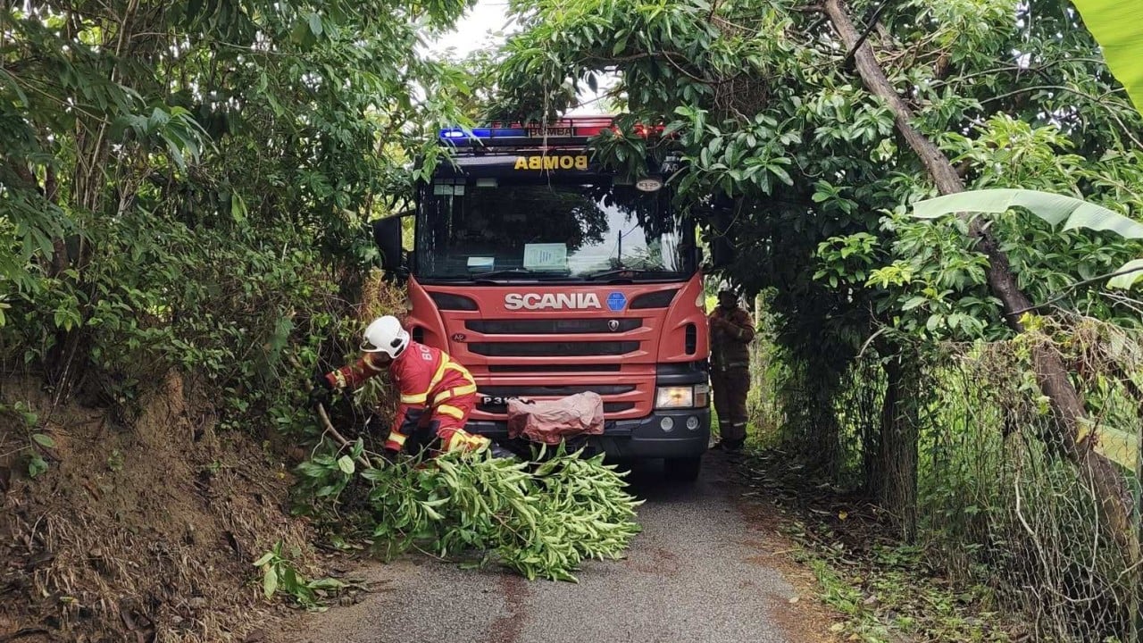 Malaysian girl recalls father’s message before bodies found in submerged car
