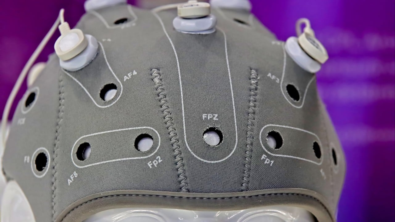 China unveils support for medical uses of brain-computer interface technology