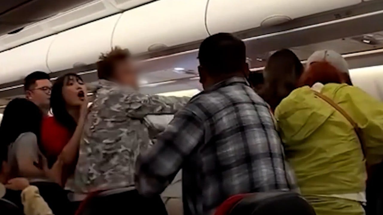 Chinese passengers arrested for fighting on plane