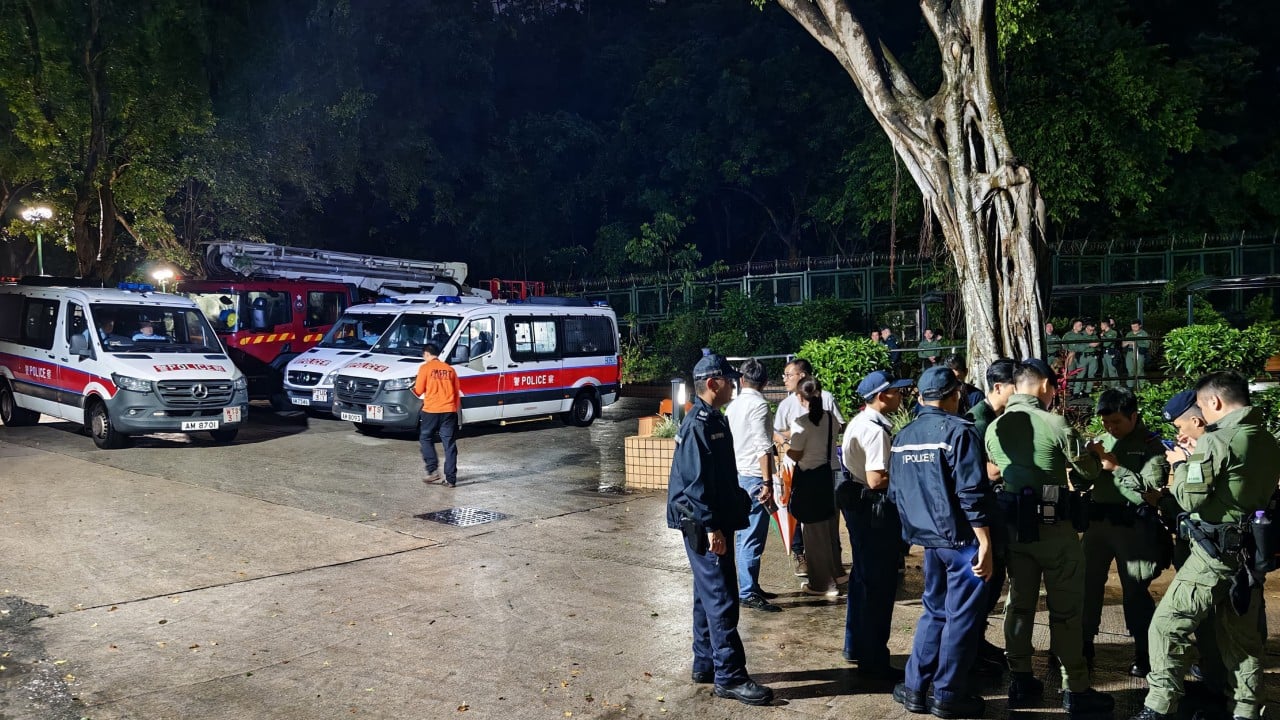 Hong Kong police search country park for teenager missing for week