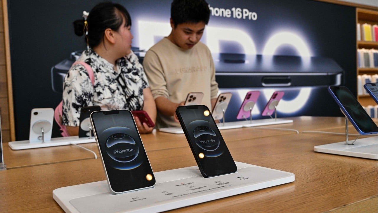 Apple shuts Dalian store as Huawei tops mainland China’s smartphone market