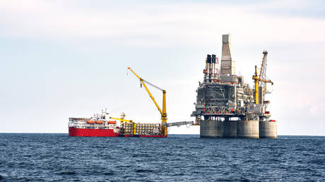 US energy giant ‘in secret talks’ to return to Russia – WSJ