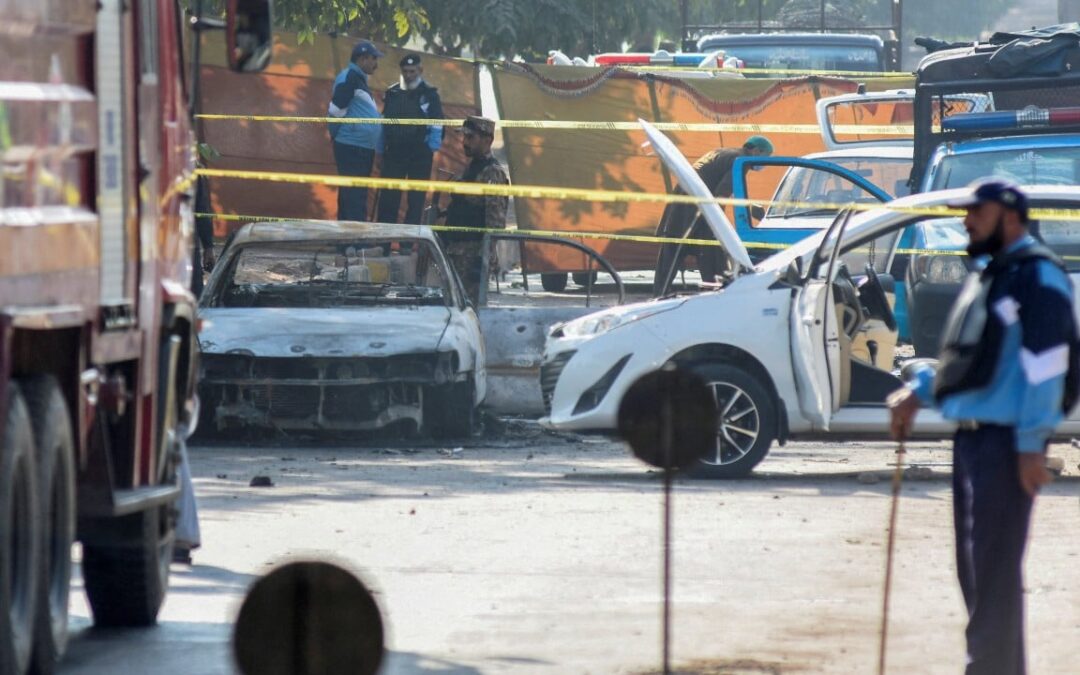 Pakistan court bombing kills 12 amid rising Taliban violence