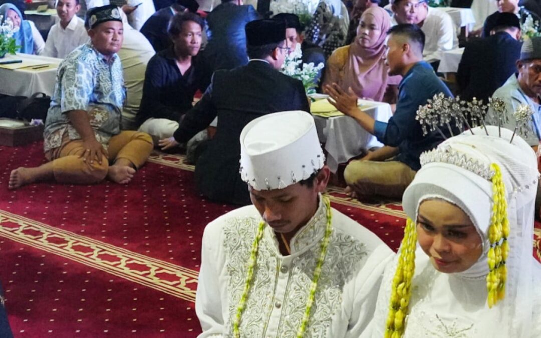 51 Indonesian couples tie the knot in mass wedding ceremony in Jakarta