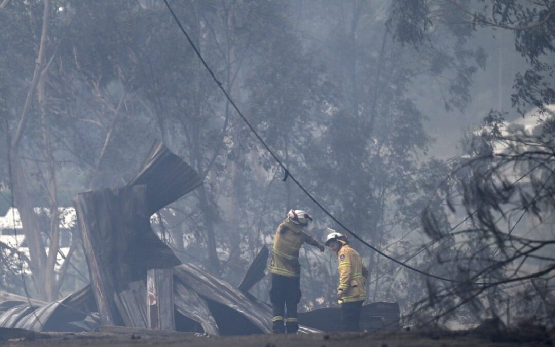 Australian bushfires destroy homes in 2 states as firefighter killed