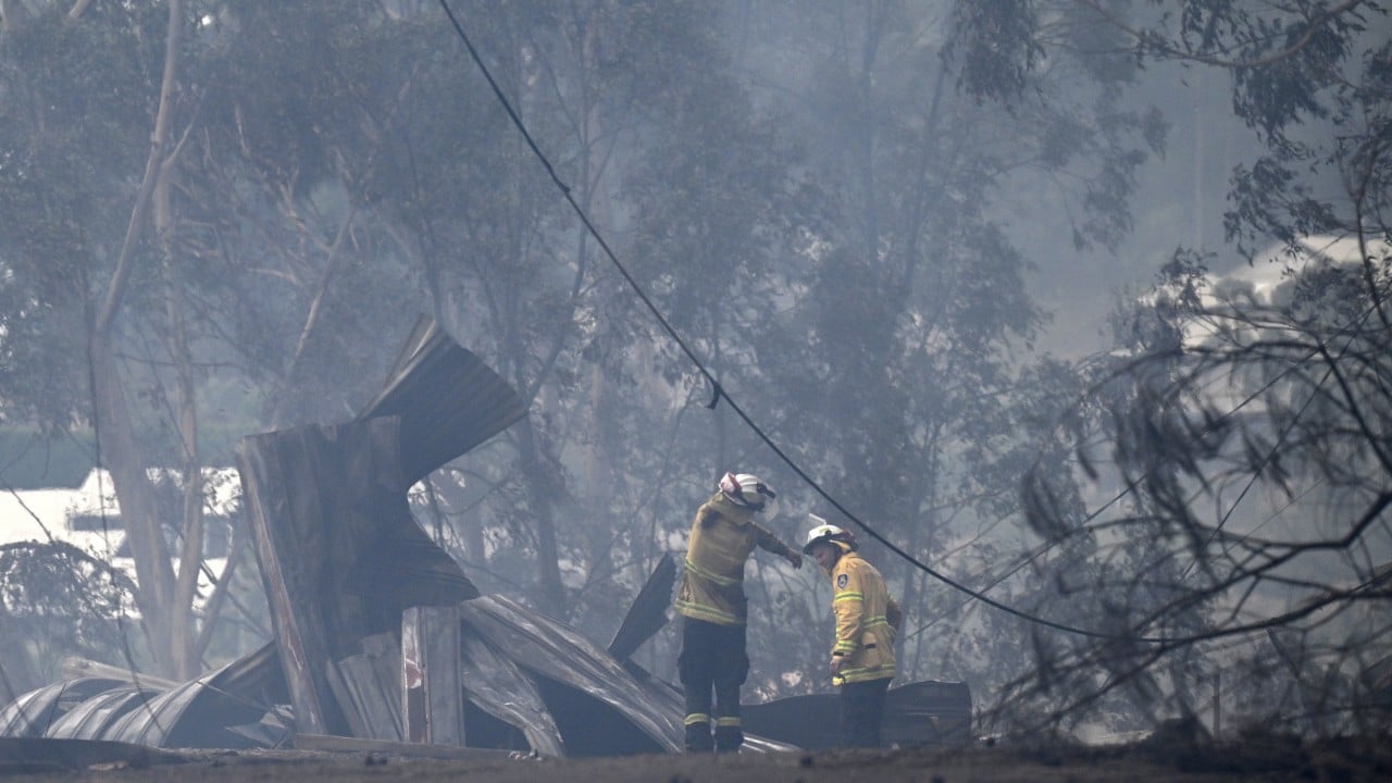 Australian bushfires destroy homes in 2 states as firefighter killed