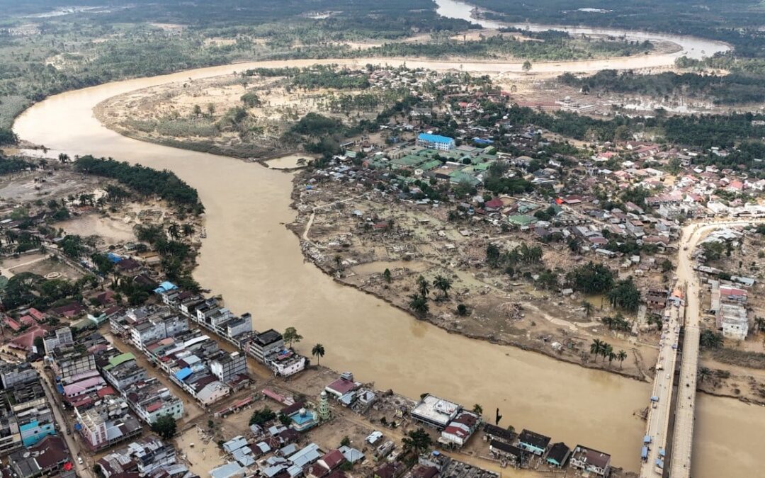 Indonesia’s flood death toll hits 883, hundreds still missing