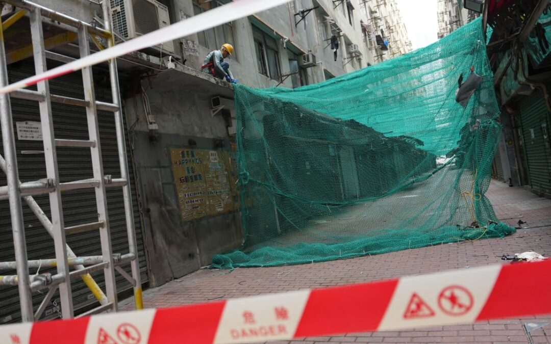 Scaffolding nets removed across Hong Kong as firms seek to meet 3-day deadline