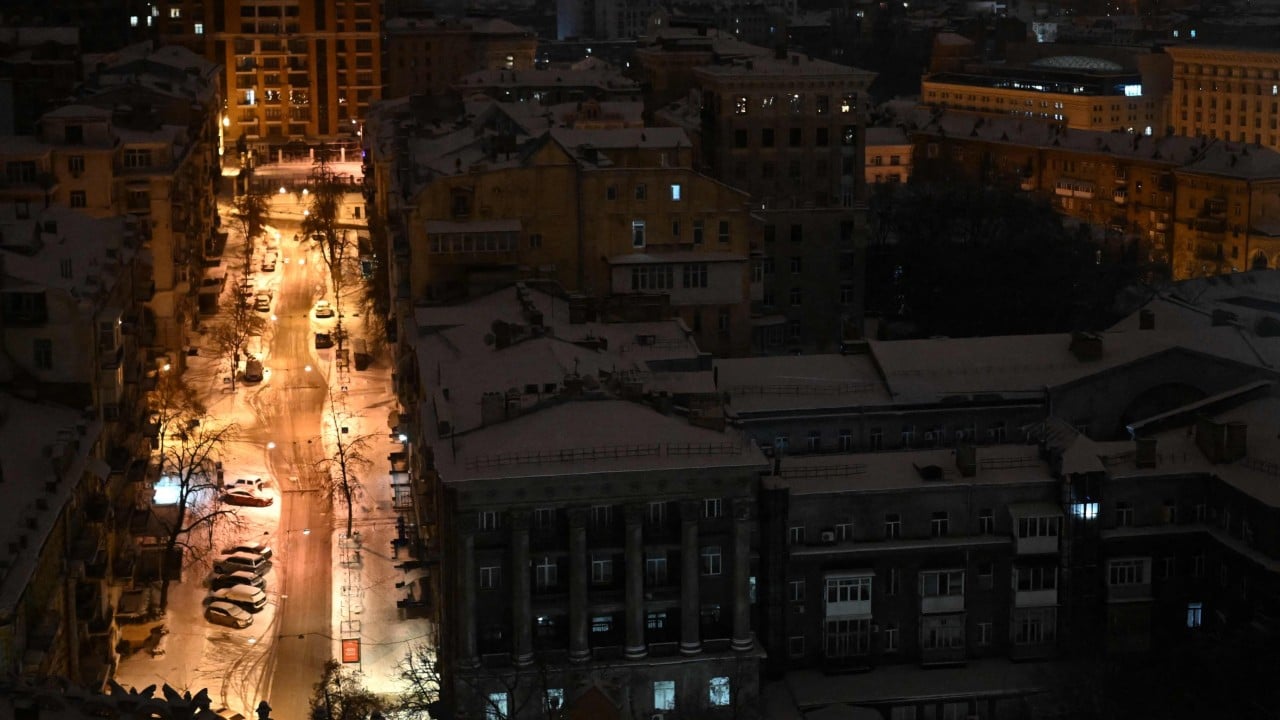 Russian air attack kills 1, injures 15 in Ukraine while negotiators discuss ending war