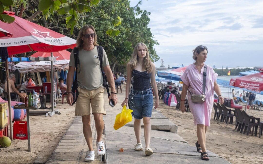 Indonesia’s tourist visa, Filipino assaulted in Singaporean mall: 7 Asia highlights