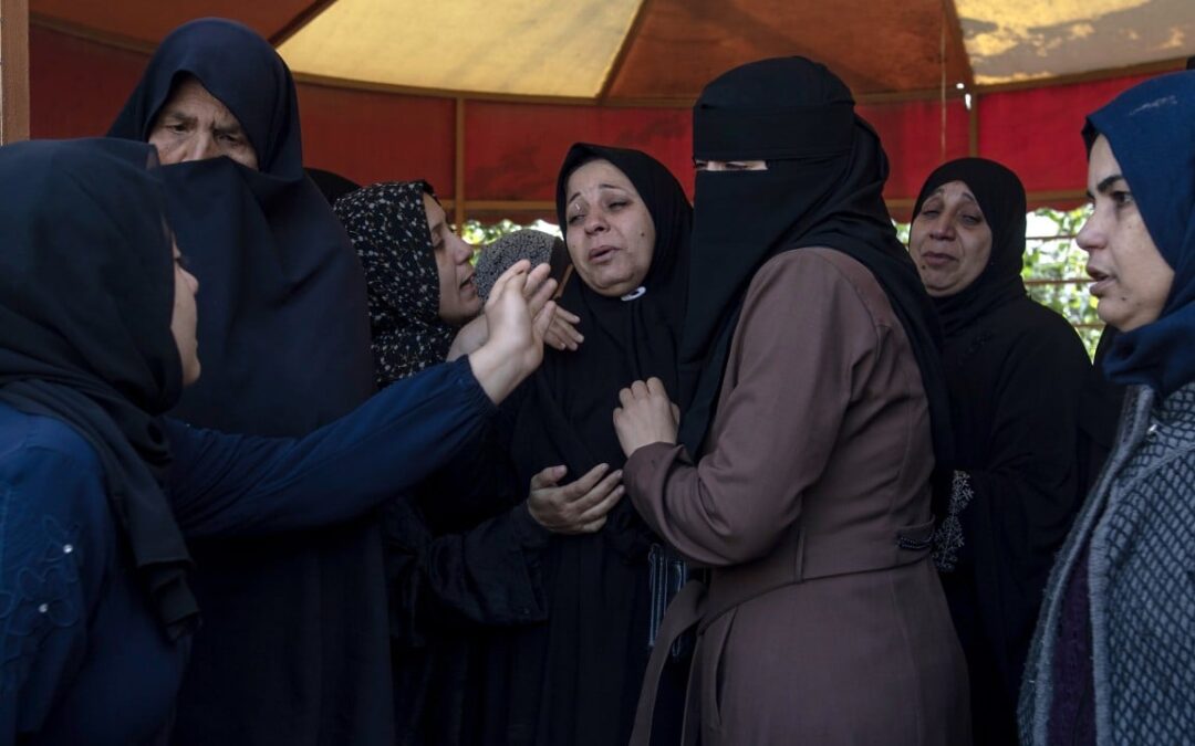 Israeli air strikes kill 11 in Gaza, say Palestinian officials