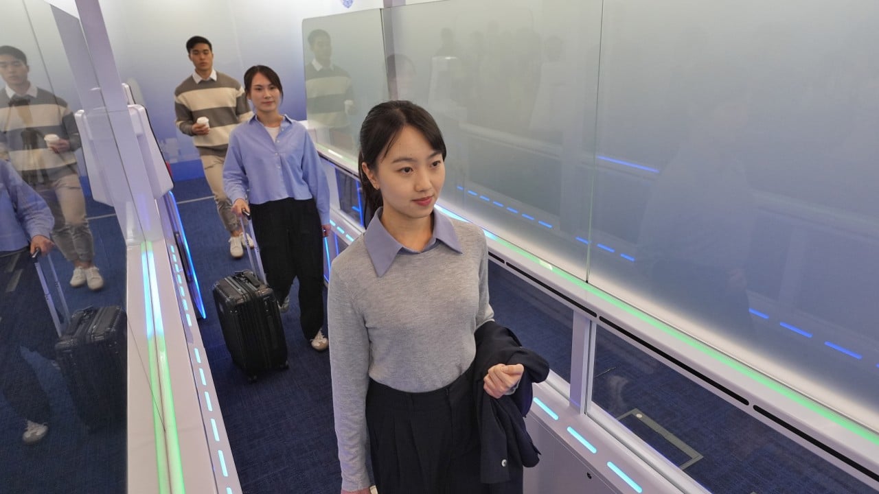 Hong Kong immigration authorities handle record 335 million passengers in 2025