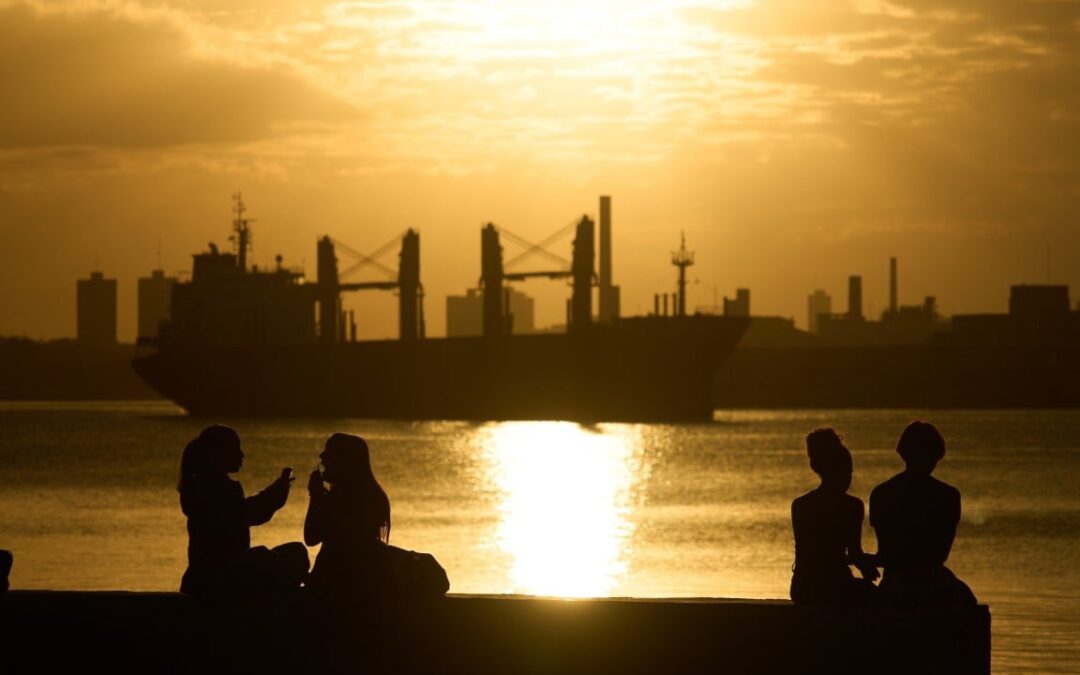 US pledges food aid for Cuba while putting squeeze on fuel supply