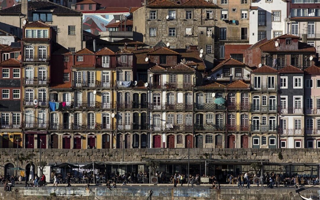 Woman lay dead in her Porto, Portugal flat for 2 years before her body was discovered
