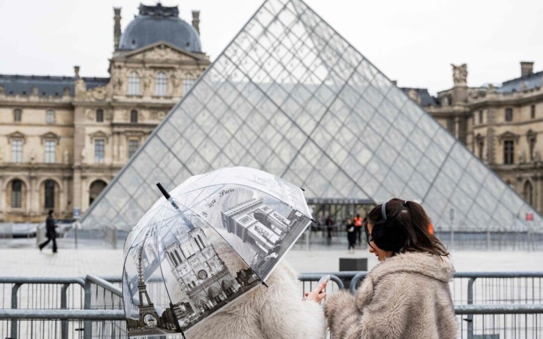9 arrested over Louvre ticket fraud scheme involving Chinese tourists