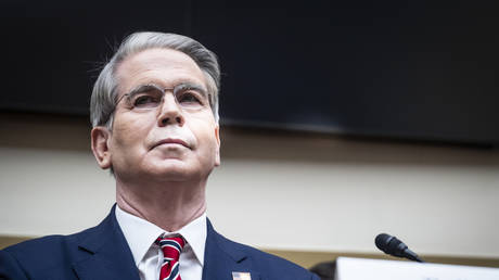 US ‘unsanctions’ Russian oil amid Middle East crisis