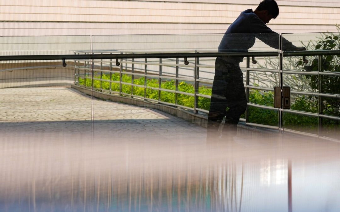 Warning over screen time and chatbots as number of depressed hits record high