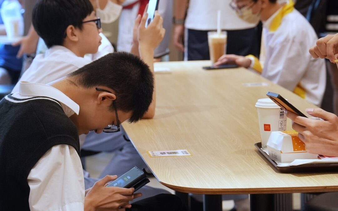 94% of Hong Kong students are couch potatoes, 17.5% overweight, study shows