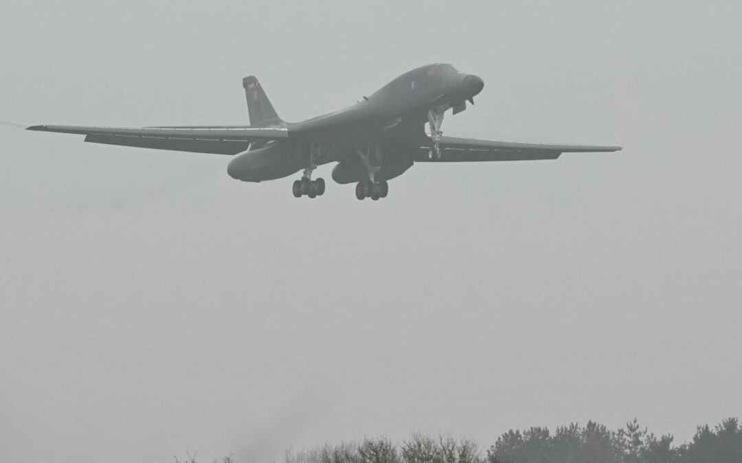 4 US bombers land in UK as Iran war continues