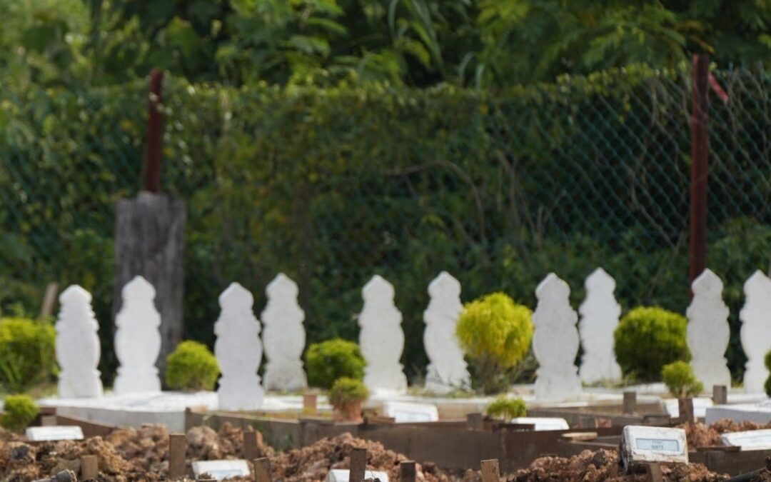 Couple rebuked over ‘sexy time’ at Malaysian cemetery: ‘you 2 again’