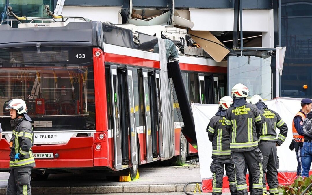 1 dead, 6 hurt as trolleybus crashes into supermarket in Austria