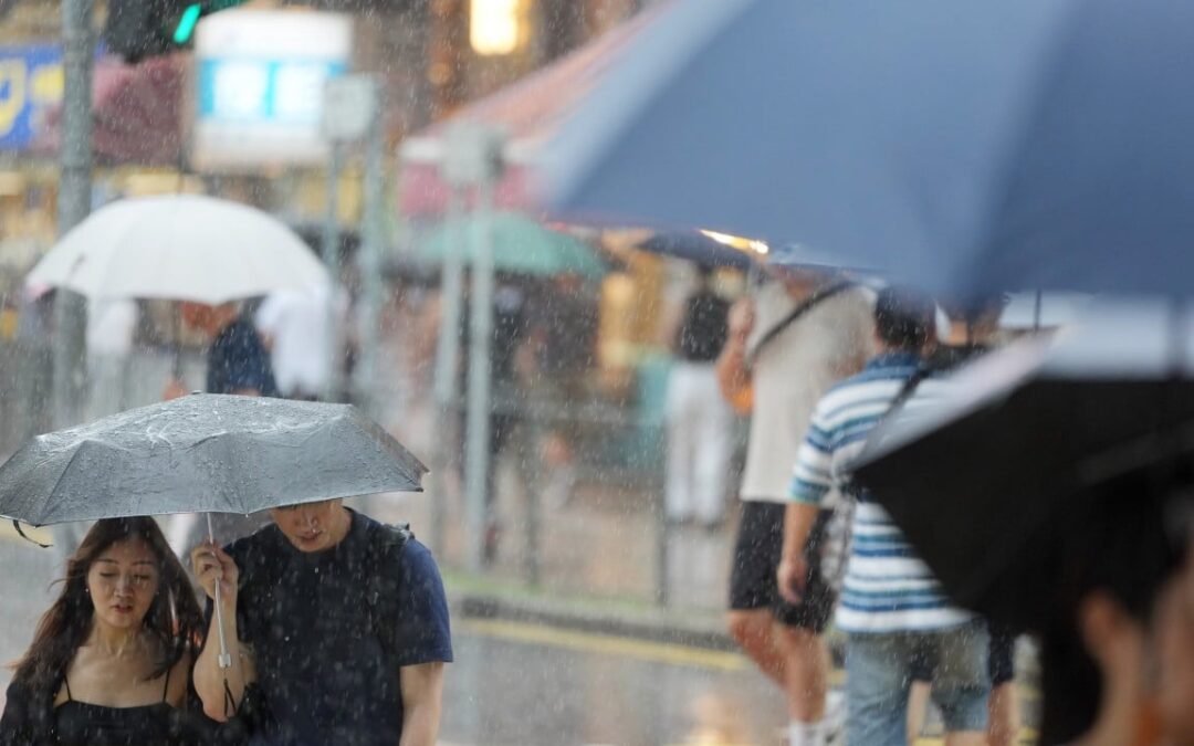 Hong Kong Observatory issues amber rainstorm signal, warns of hail, violent gusts
