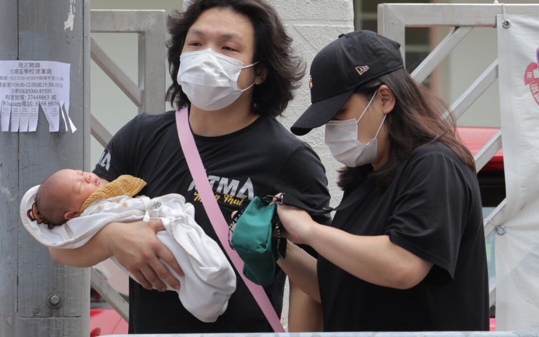 20 Hong Kong couples get triple baby bonus of HK$60,000 each but disbursement lags