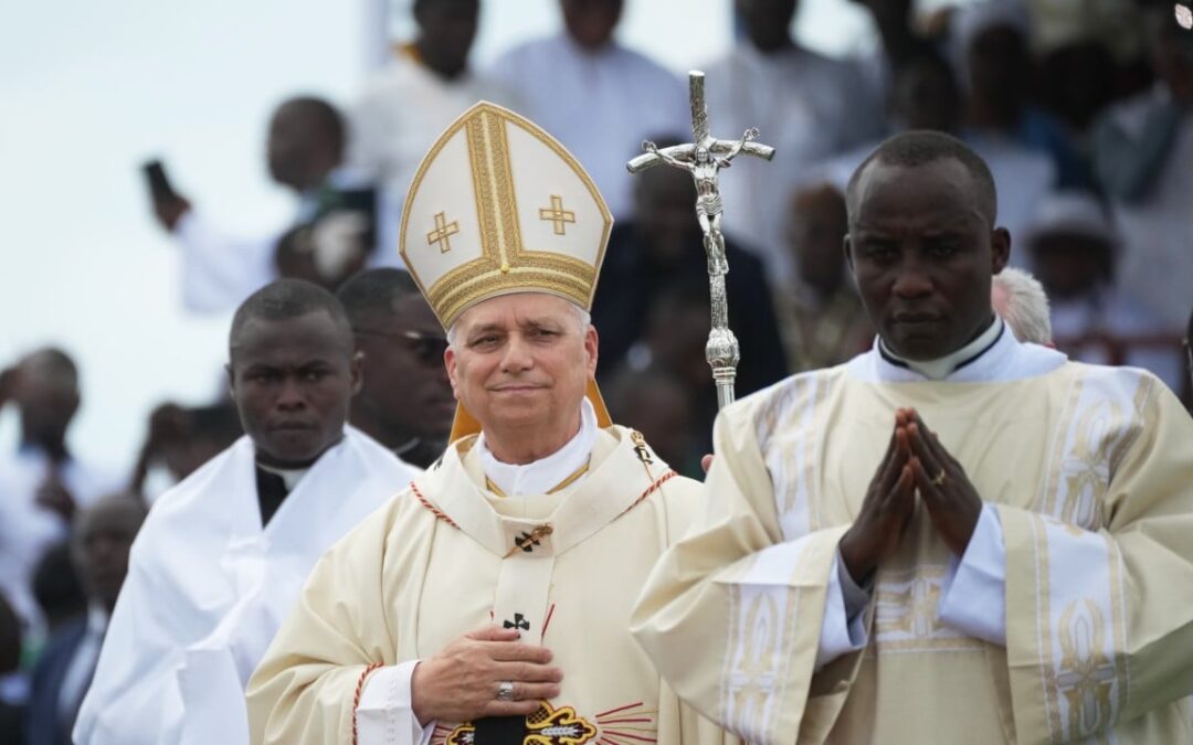Pope urges Cameroon to reject violence at mass that draws 120,000 people