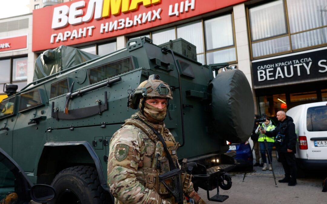 Kyiv gunman kills 6 and takes hostages before being shot dead by Ukraine police