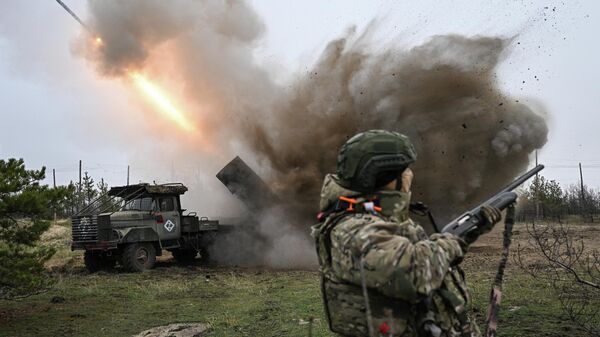 Russia Pulverizes Key Ukrainian Targets: Recruitment Hub, Arms Depot, and Refinery