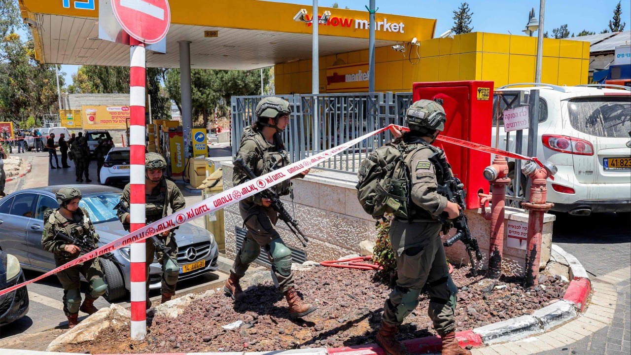Arab attacker opens fire in central Israel, killing 1 and wounding 5