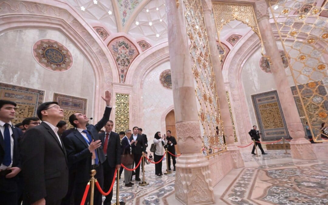 Hong Kong ideal platform for Uzbek firms to spread wings globally, John Lee says