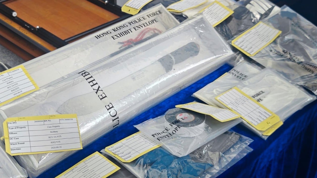 Hong Kong police arrest 7 over knifepoint robbery of HK$7 million in gold bars