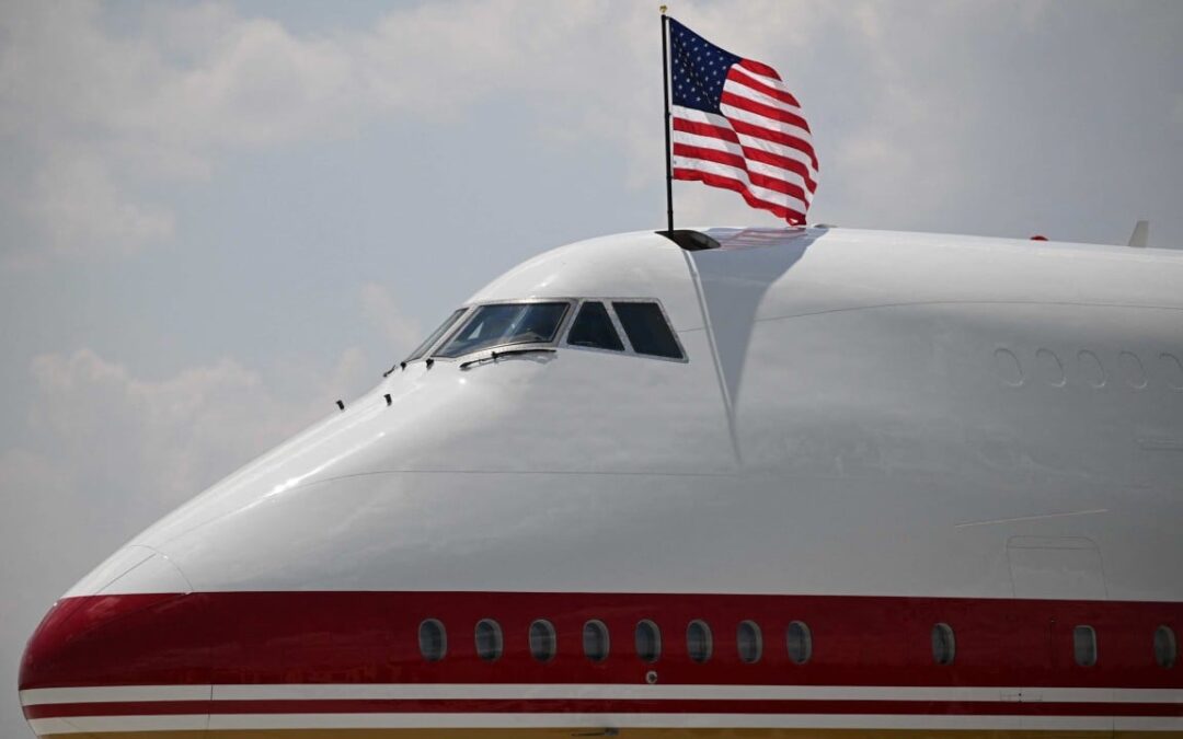 Trump unexpectedly switches back to old Air Force One, sidelining Qatari jet