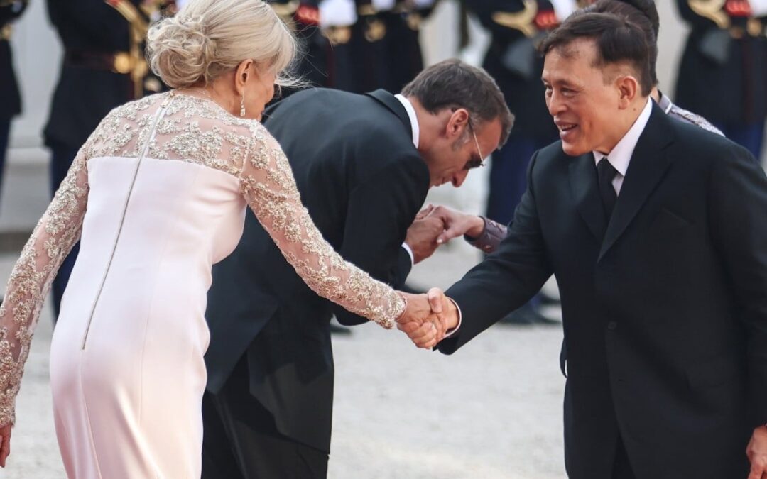 Thailand says photo of Macron kneeling before King Vajiralongkorn is AI-generated