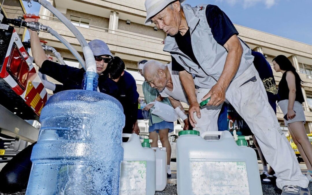 Heatstroke fears rise as Japan quake victims face El Nino weather without power, water
